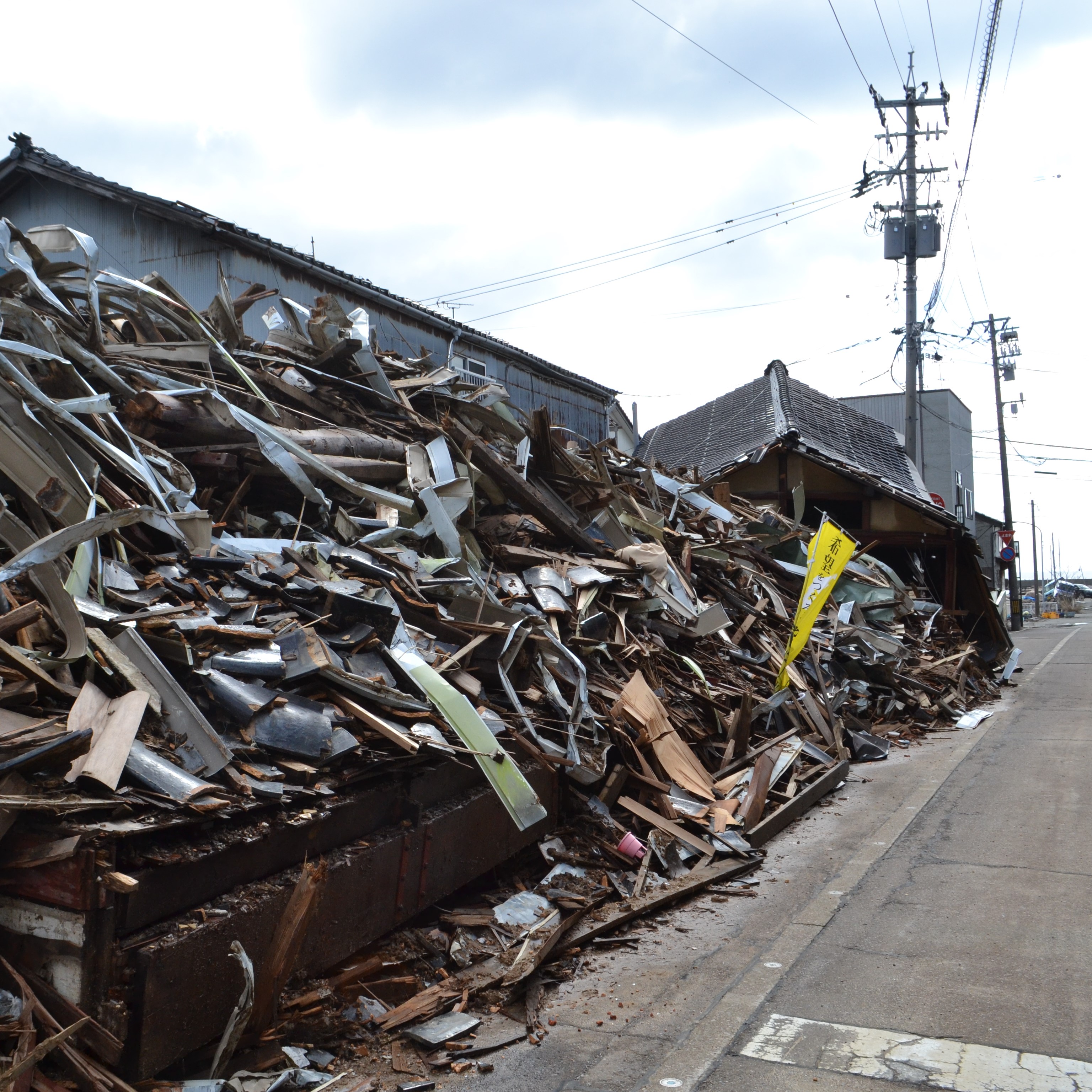 まだ届かない水道　「３カ月で風景ほとんど変わっていない」