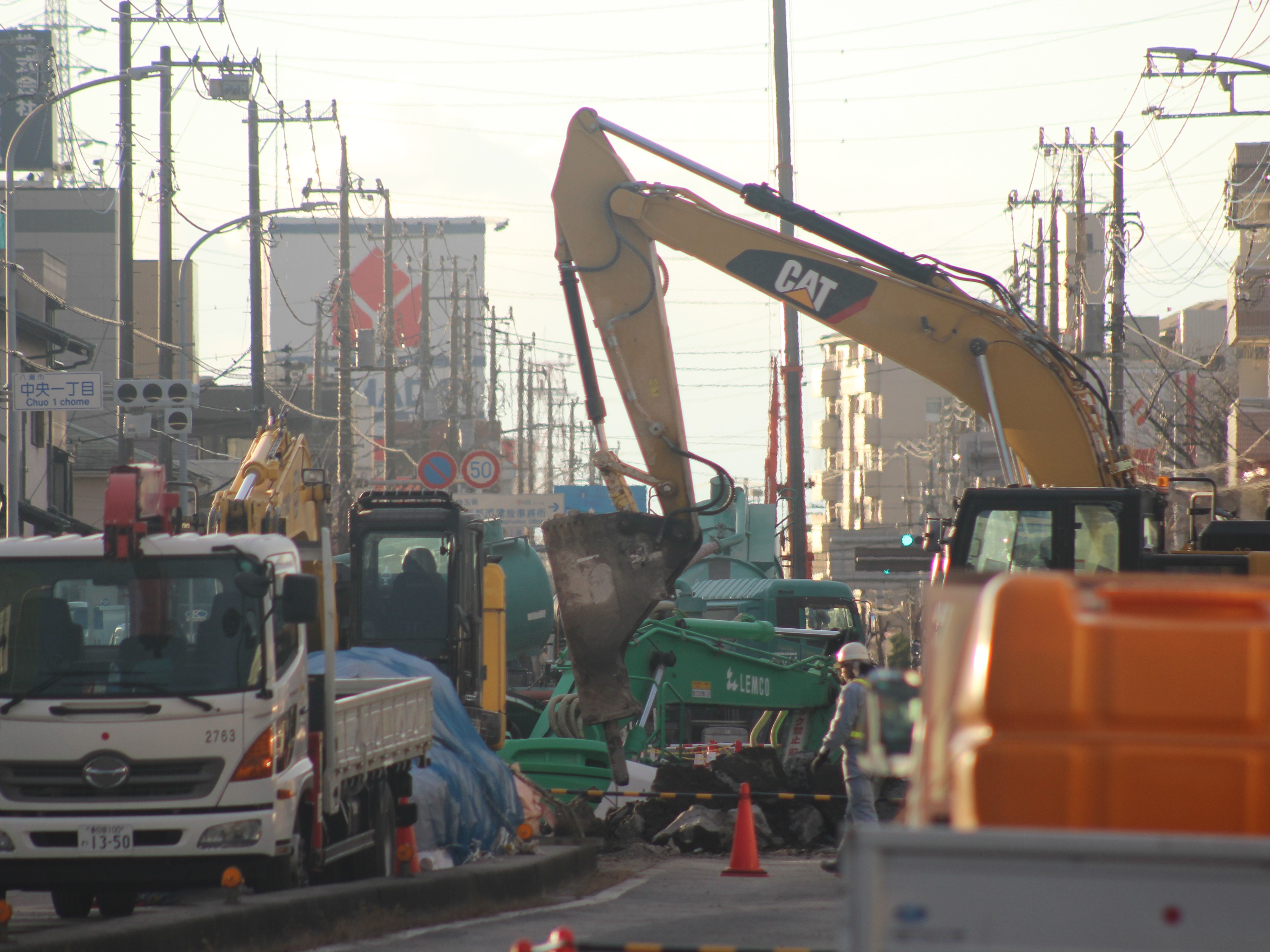 埼玉・八潮　道路陥没影響は固定電話の不通から