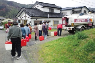 被災地の燃料を絶やすな シューワ株式会社 誌面情報 Vol56 リスク対策 Com 新建新聞社